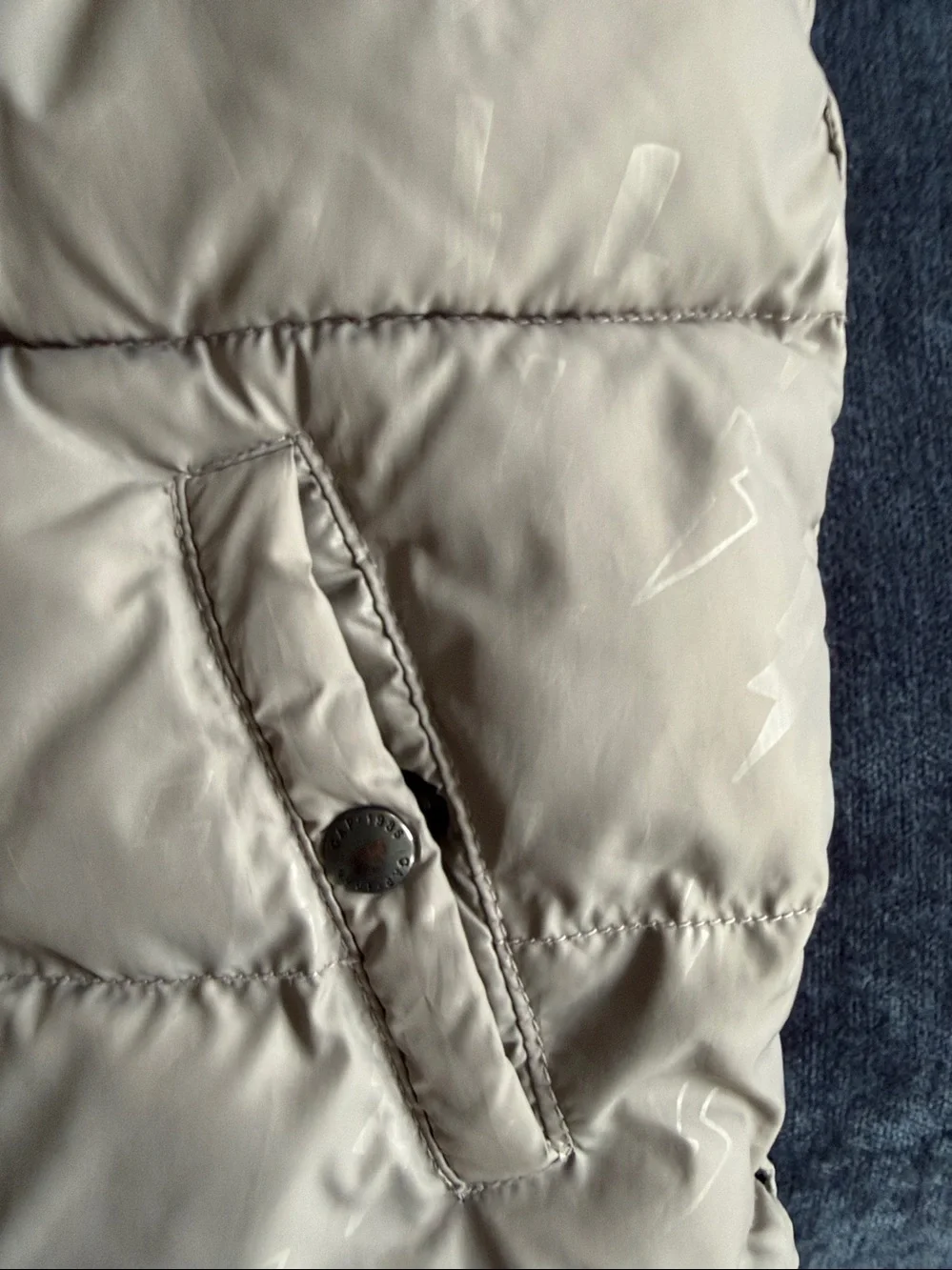 BabyGap Toddler 5 grey puffer vest with lightning bolt design on fabric like new